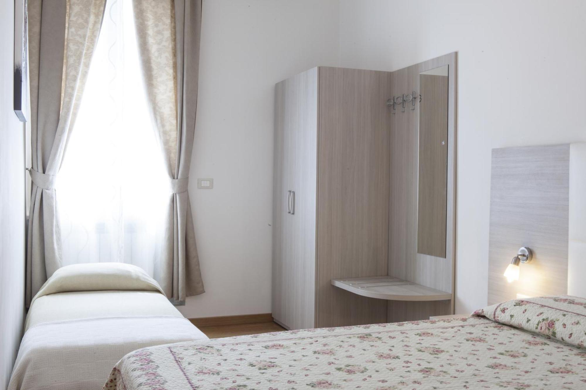 Hotel Amalfi Milano Oda fotoğraf